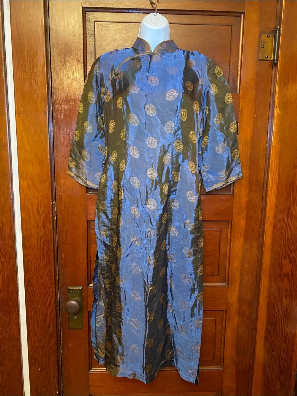 EUC True Vintage Mid Century Chinese Silk Qipao Dress w/ Gold Medallion Detail